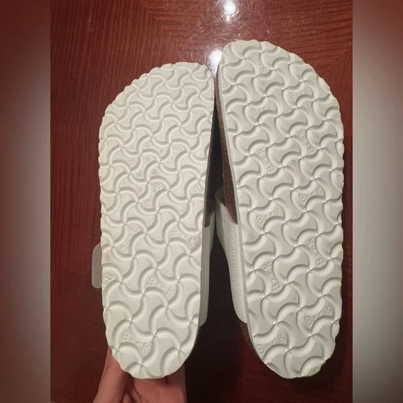 Birkenstock Gizeh Big Buckle in White - Picture 4 of 5